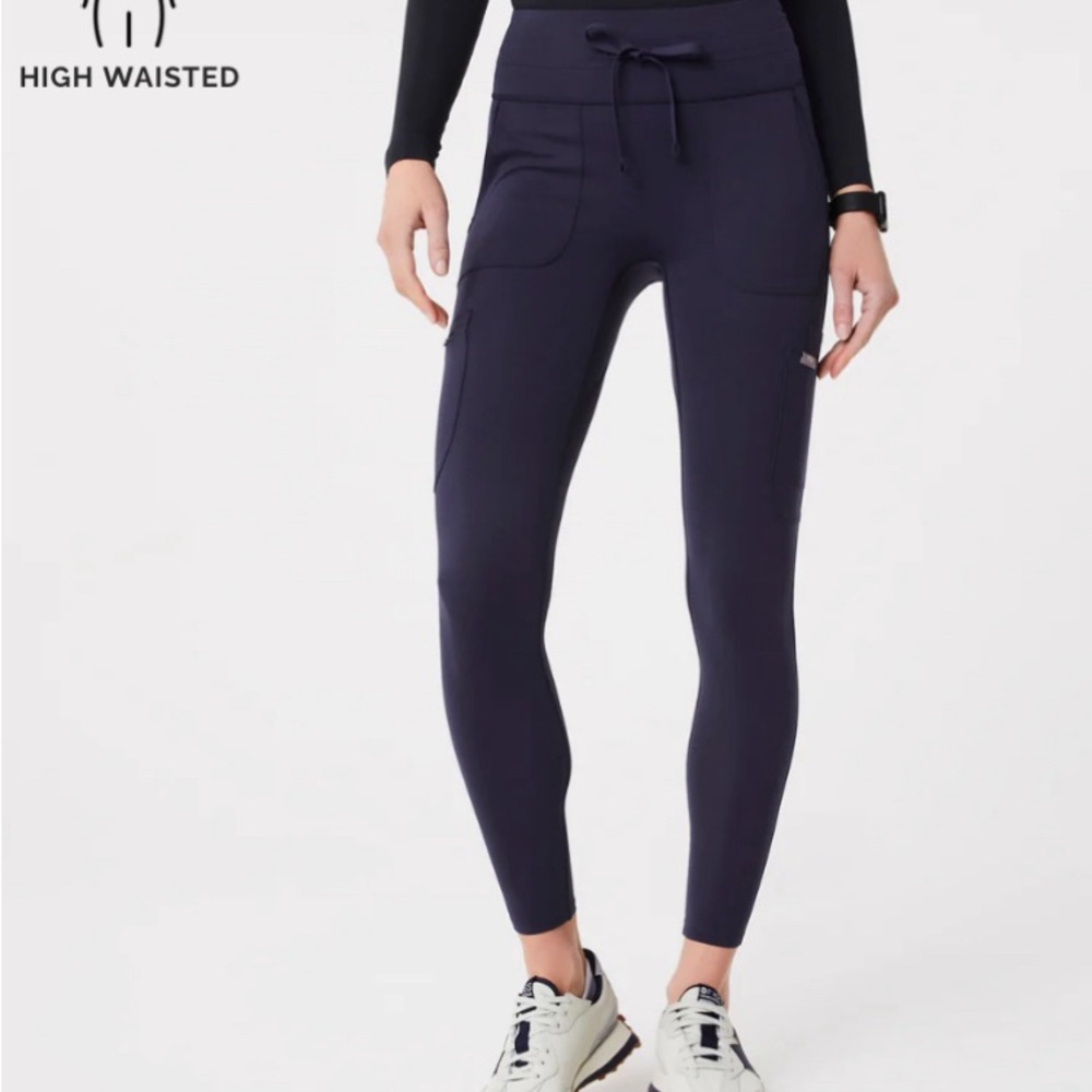 Figs scrub leggings in Navy